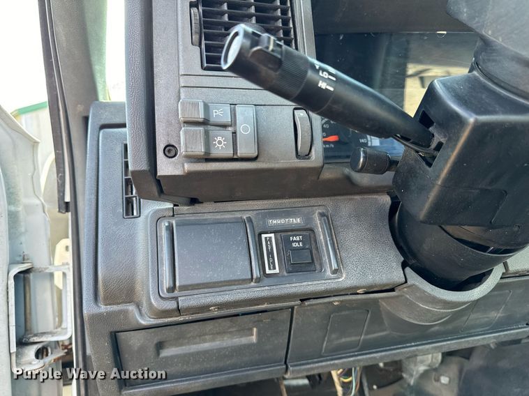 image for item EG6766 2000 Chevrolet C6500 rollback truck