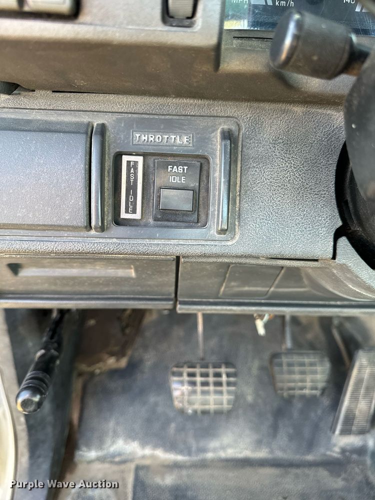 image for item EG6766 2000 Chevrolet C6500 rollback truck