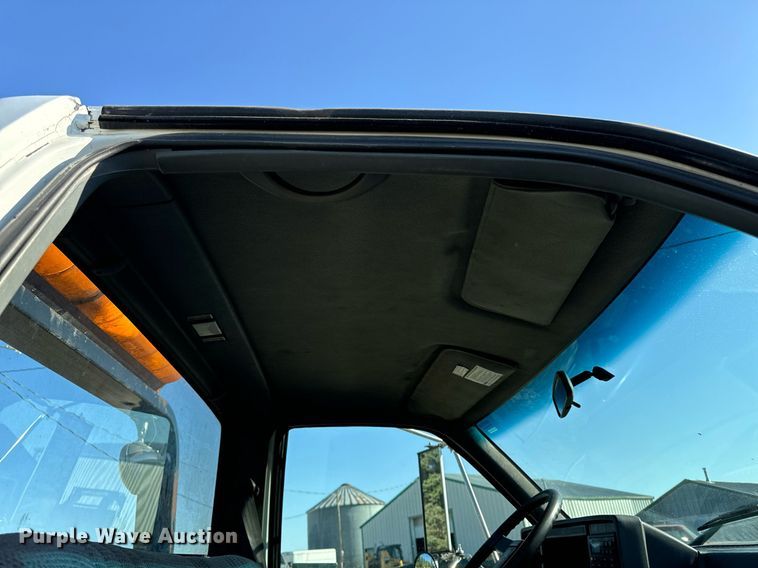 image for item EG6766 2000 Chevrolet C6500 rollback truck