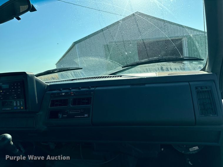 image for item EG6766 2000 Chevrolet C6500 rollback truck