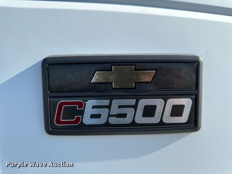 image for item EG6766 2000 Chevrolet C6500 rollback truck