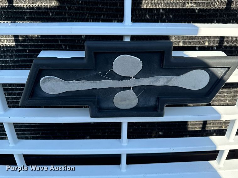 image for item EG6766 2000 Chevrolet C6500 rollback truck