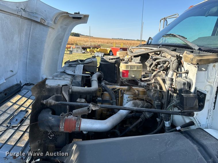 image for item EG6766 2000 Chevrolet C6500 rollback truck