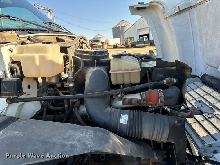 image for item EG6766 2000 Chevrolet C6500 rollback truck