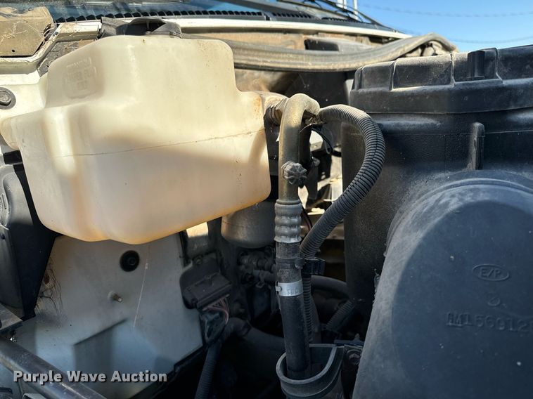 image for item EG6766 2000 Chevrolet C6500 rollback truck