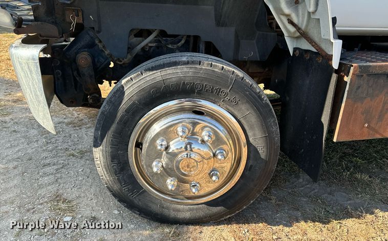 image for item EG6766 2000 Chevrolet C6500 rollback truck