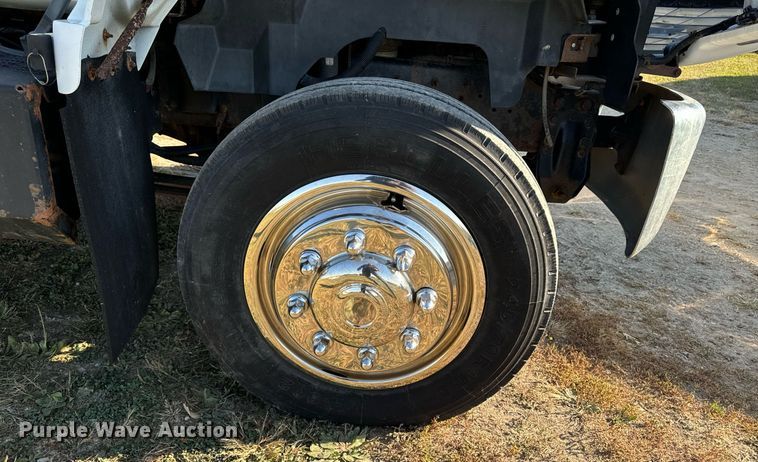 image for item EG6766 2000 Chevrolet C6500 rollback truck