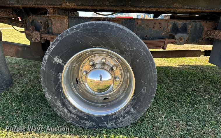 image for item EG6766 2000 Chevrolet C6500 rollback truck