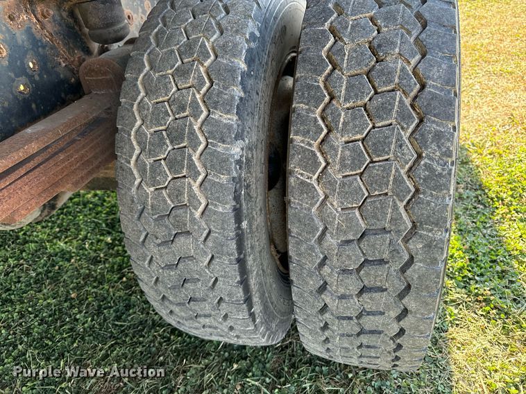 image for item EG6766 2000 Chevrolet C6500 rollback truck