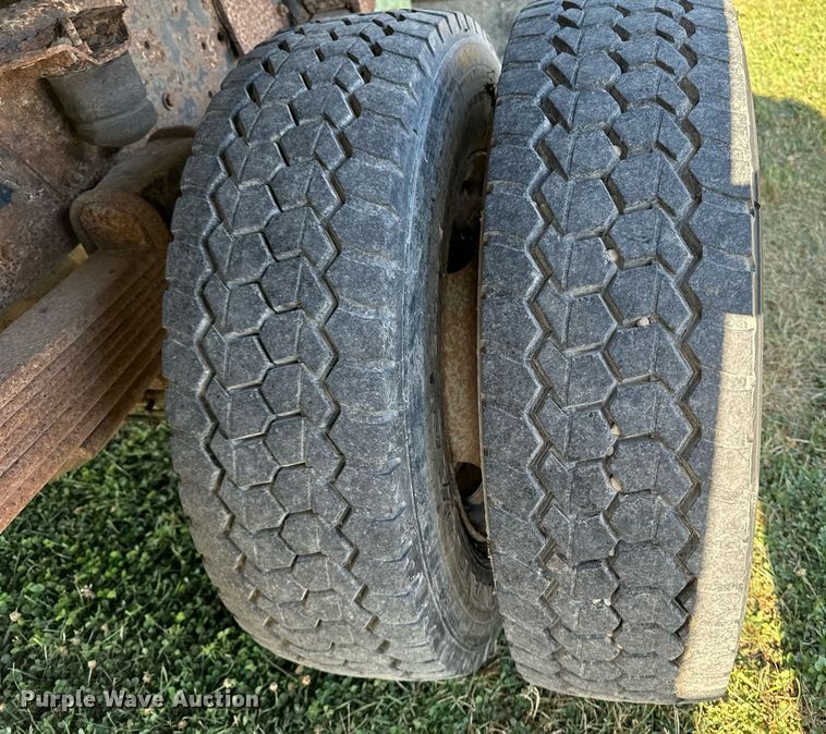 image for item EG6766 2000 Chevrolet C6500 rollback truck