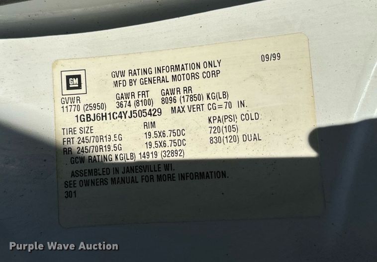 image for item EG6766 2000 Chevrolet C6500 rollback truck