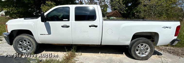 image for item EH7064 2014 Chevrolet  Silverado 2500HD Crew Cab pickup truck