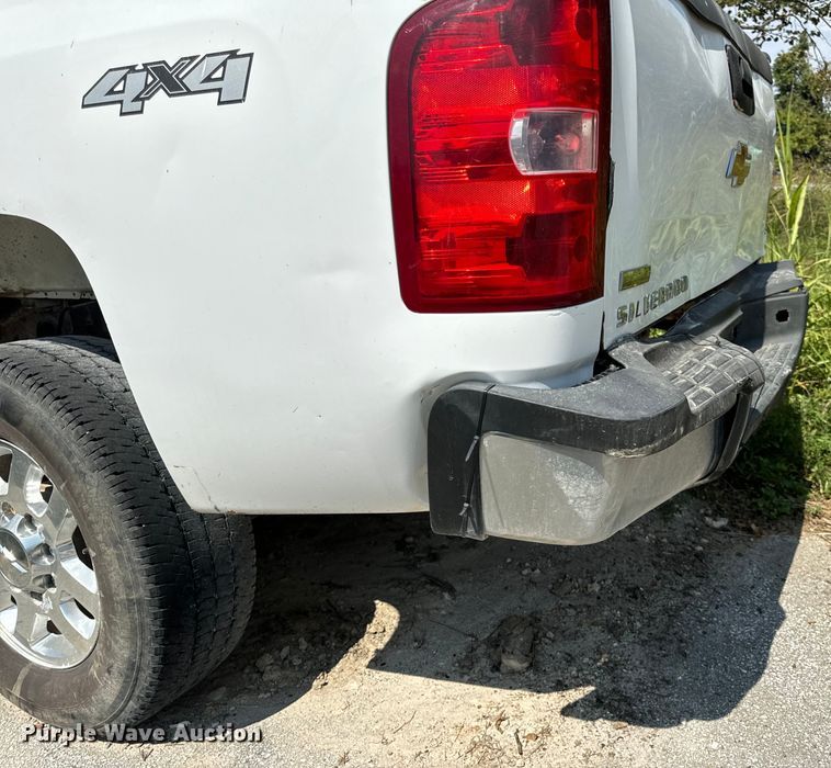 image for item EH7064 2014 Chevrolet  Silverado 2500HD Crew Cab pickup truck