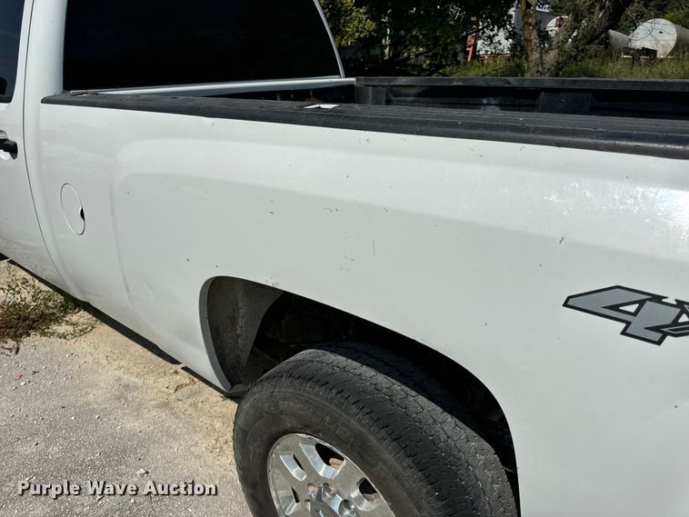 image for item EH7064 2014 Chevrolet  Silverado 2500HD Crew Cab pickup truck