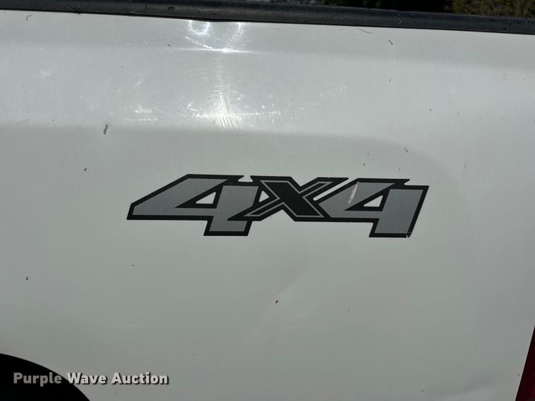 image for item EH7064 2014 Chevrolet  Silverado 2500HD Crew Cab pickup truck