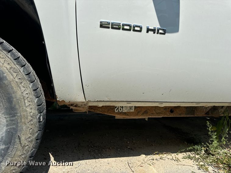 image for item EH7064 2014 Chevrolet  Silverado 2500HD Crew Cab pickup truck