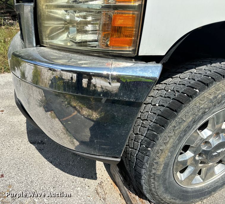 image for item EH7064 2014 Chevrolet  Silverado 2500HD Crew Cab pickup truck