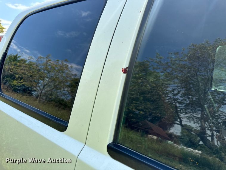 image for item EH7064 2014 Chevrolet  Silverado 2500HD Crew Cab pickup truck