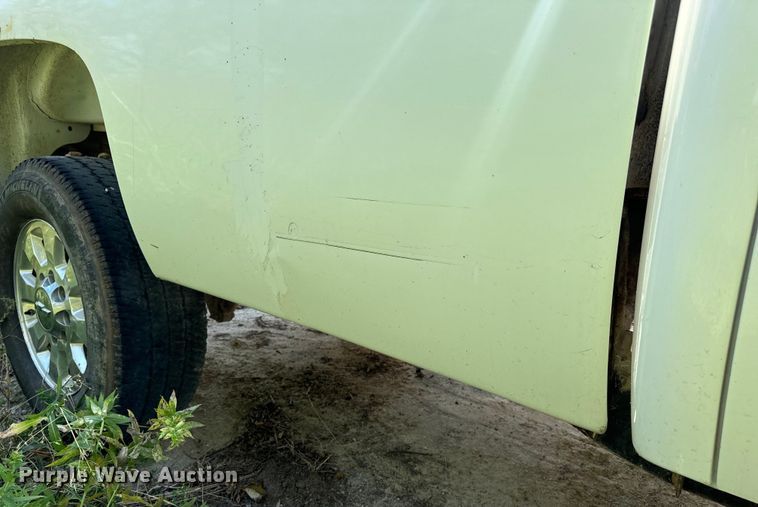 image for item EH7064 2014 Chevrolet  Silverado 2500HD Crew Cab pickup truck