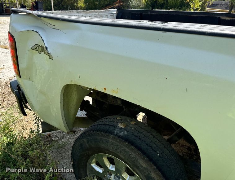 image for item EH7064 2014 Chevrolet  Silverado 2500HD Crew Cab pickup truck