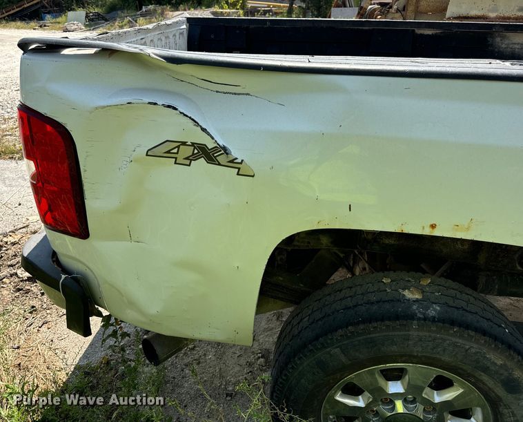 image for item EH7064 2014 Chevrolet  Silverado 2500HD Crew Cab pickup truck