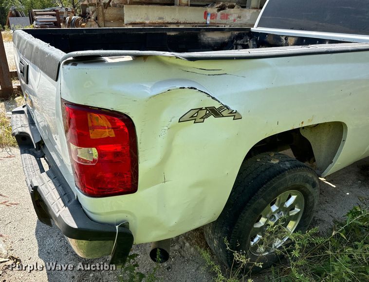 image for item EH7064 2014 Chevrolet  Silverado 2500HD Crew Cab pickup truck