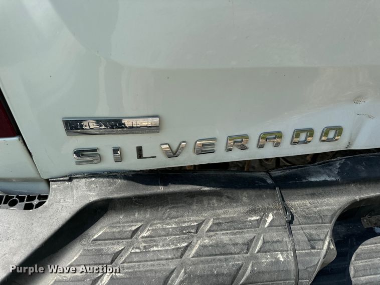 image for item EH7064 2014 Chevrolet  Silverado 2500HD Crew Cab pickup truck