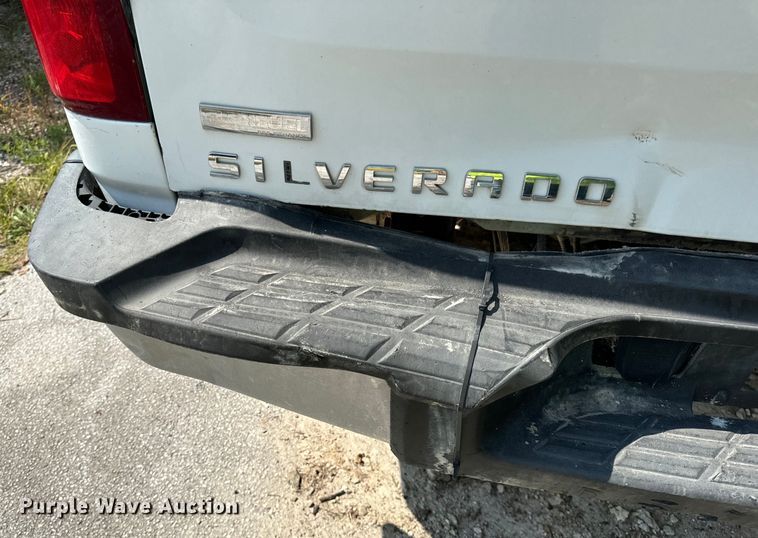 image for item EH7064 2014 Chevrolet  Silverado 2500HD Crew Cab pickup truck