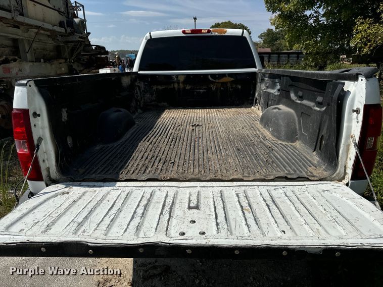 image for item EH7064 2014 Chevrolet  Silverado 2500HD Crew Cab pickup truck