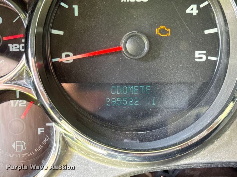 image for item EH7064 2014 Chevrolet  Silverado 2500HD Crew Cab pickup truck