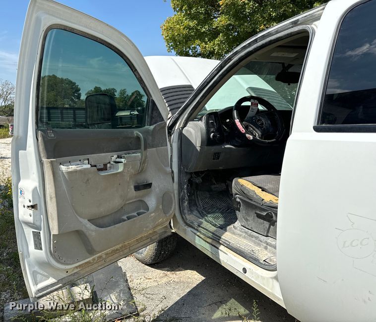 image for item EH7064 2014 Chevrolet  Silverado 2500HD Crew Cab pickup truck