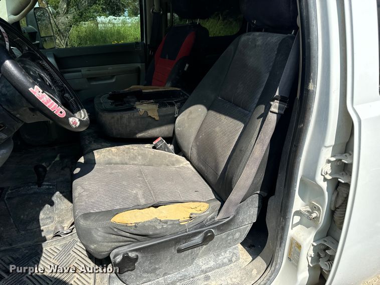 image for item EH7064 2014 Chevrolet  Silverado 2500HD Crew Cab pickup truck