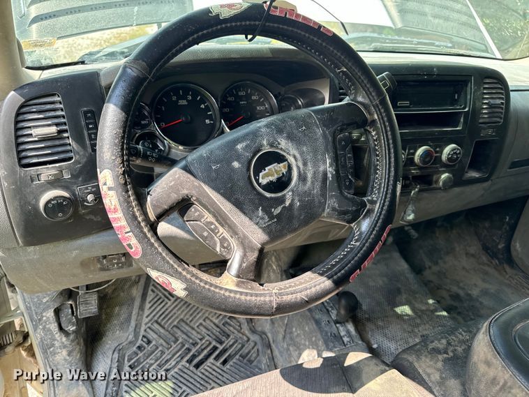 image for item EH7064 2014 Chevrolet  Silverado 2500HD Crew Cab pickup truck