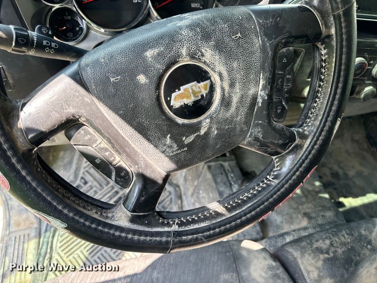 image for item EH7064 2014 Chevrolet  Silverado 2500HD Crew Cab pickup truck