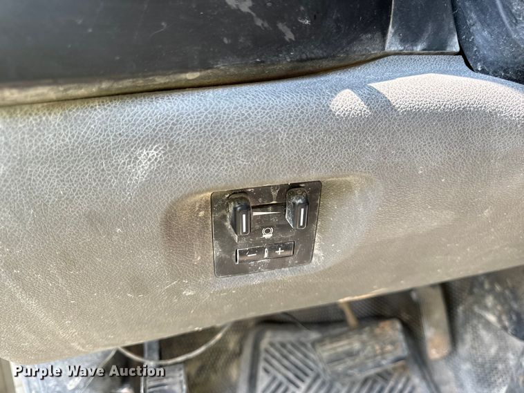 image for item EH7064 2014 Chevrolet  Silverado 2500HD Crew Cab pickup truck