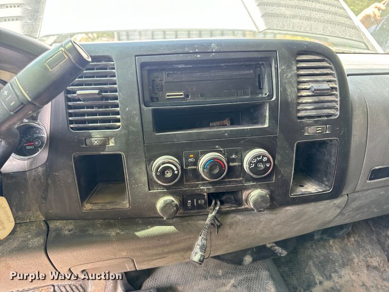 image for item EH7064 2014 Chevrolet  Silverado 2500HD Crew Cab pickup truck