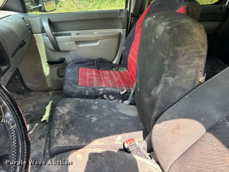 image for item EH7064 2014 Chevrolet  Silverado 2500HD Crew Cab pickup truck