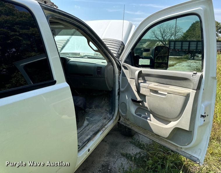 image for item EH7064 2014 Chevrolet  Silverado 2500HD Crew Cab pickup truck