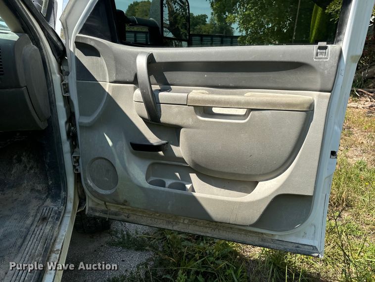 image for item EH7064 2014 Chevrolet  Silverado 2500HD Crew Cab pickup truck