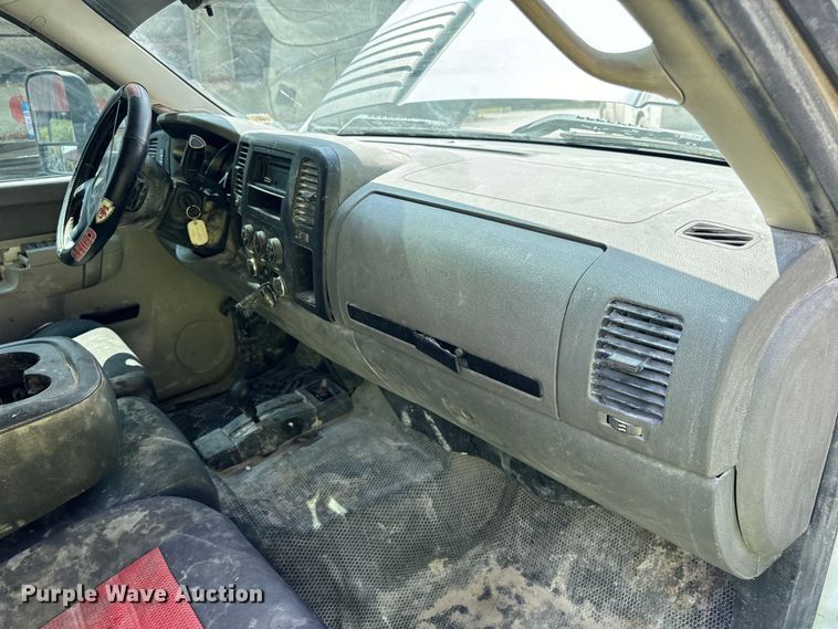 image for item EH7064 2014 Chevrolet  Silverado 2500HD Crew Cab pickup truck