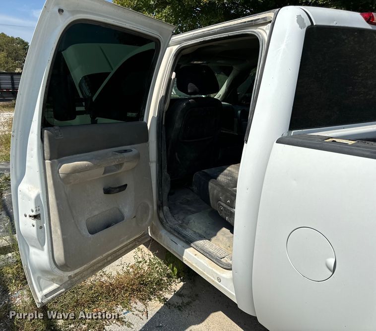 image for item EH7064 2014 Chevrolet  Silverado 2500HD Crew Cab pickup truck