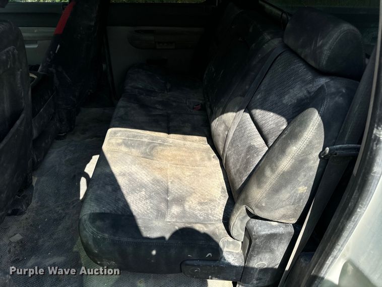 image for item EH7064 2014 Chevrolet  Silverado 2500HD Crew Cab pickup truck