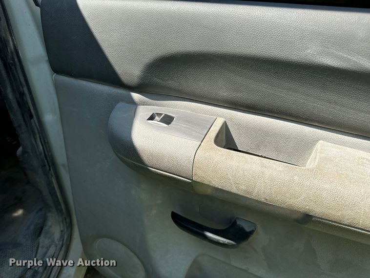 image for item EH7064 2014 Chevrolet  Silverado 2500HD Crew Cab pickup truck