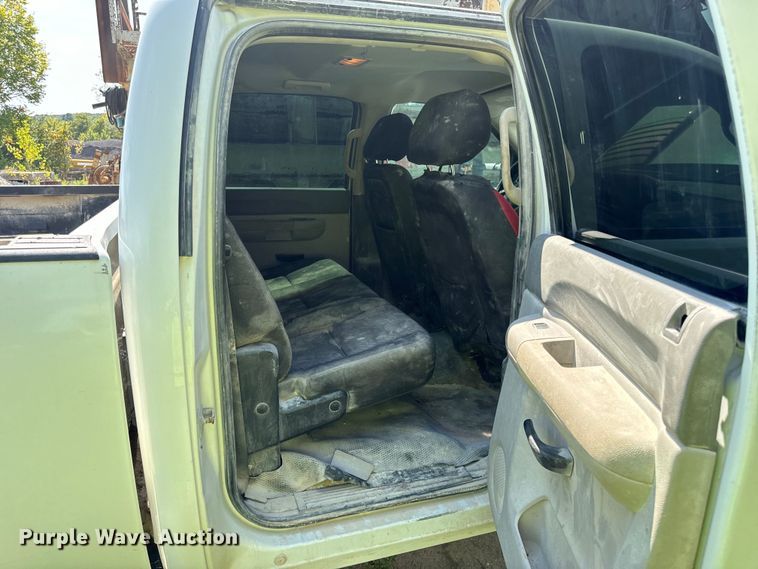 image for item EH7064 2014 Chevrolet  Silverado 2500HD Crew Cab pickup truck