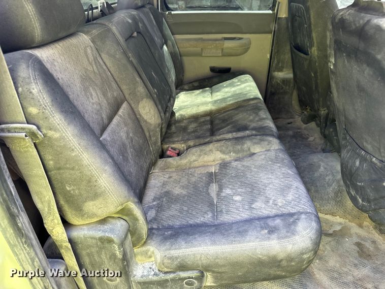 image for item EH7064 2014 Chevrolet  Silverado 2500HD Crew Cab pickup truck