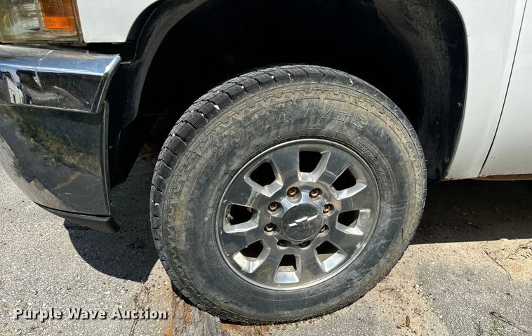 image for item EH7064 2014 Chevrolet  Silverado 2500HD Crew Cab pickup truck