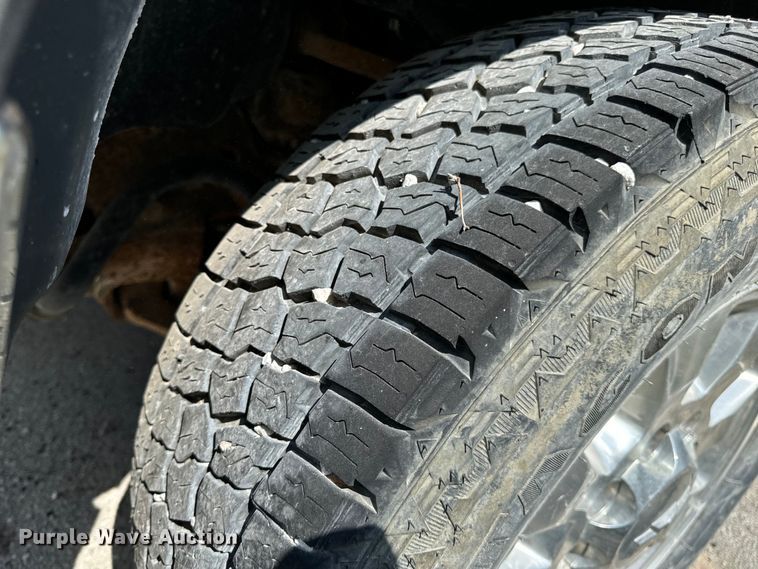 image for item EH7064 2014 Chevrolet  Silverado 2500HD Crew Cab pickup truck