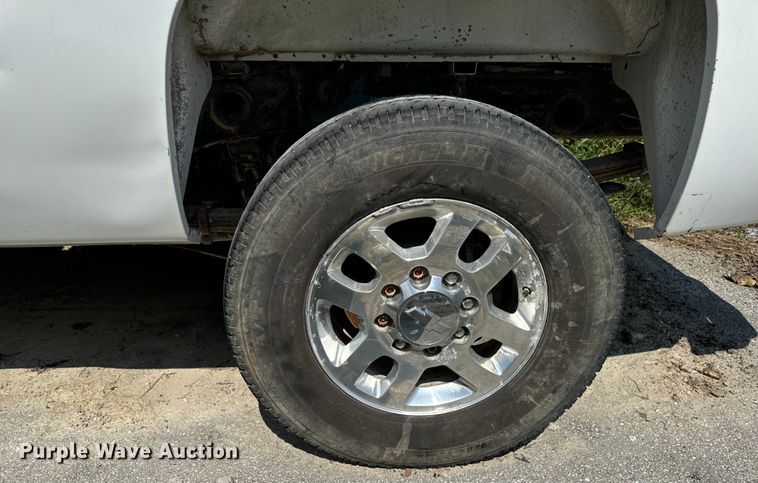 image for item EH7064 2014 Chevrolet  Silverado 2500HD Crew Cab pickup truck