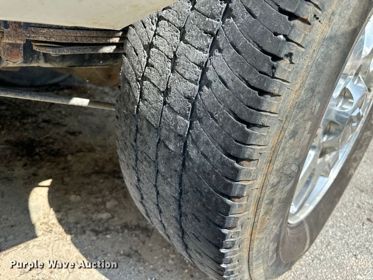 image for item EH7064 2014 Chevrolet  Silverado 2500HD Crew Cab pickup truck