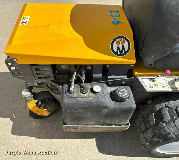 image for item EI4044 2022 Walker B27i ZTR lawn mower